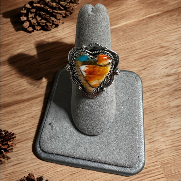 Spiny Oyster Solid Silver Ring in a Southwestern Heart Setting - Picture 1 of 12